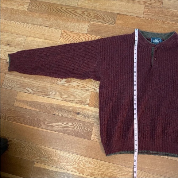 🍷Vintage Woolrich Wool Henley Knit Burgundy Sweater🍷 - Picture 4 of 9
